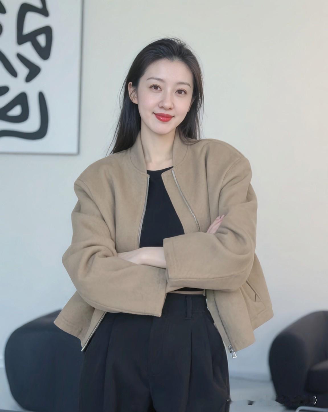 时间真的能识人，
走近，
走进，
再走尽，
才能看清人心深处的模样。
别轻易下判