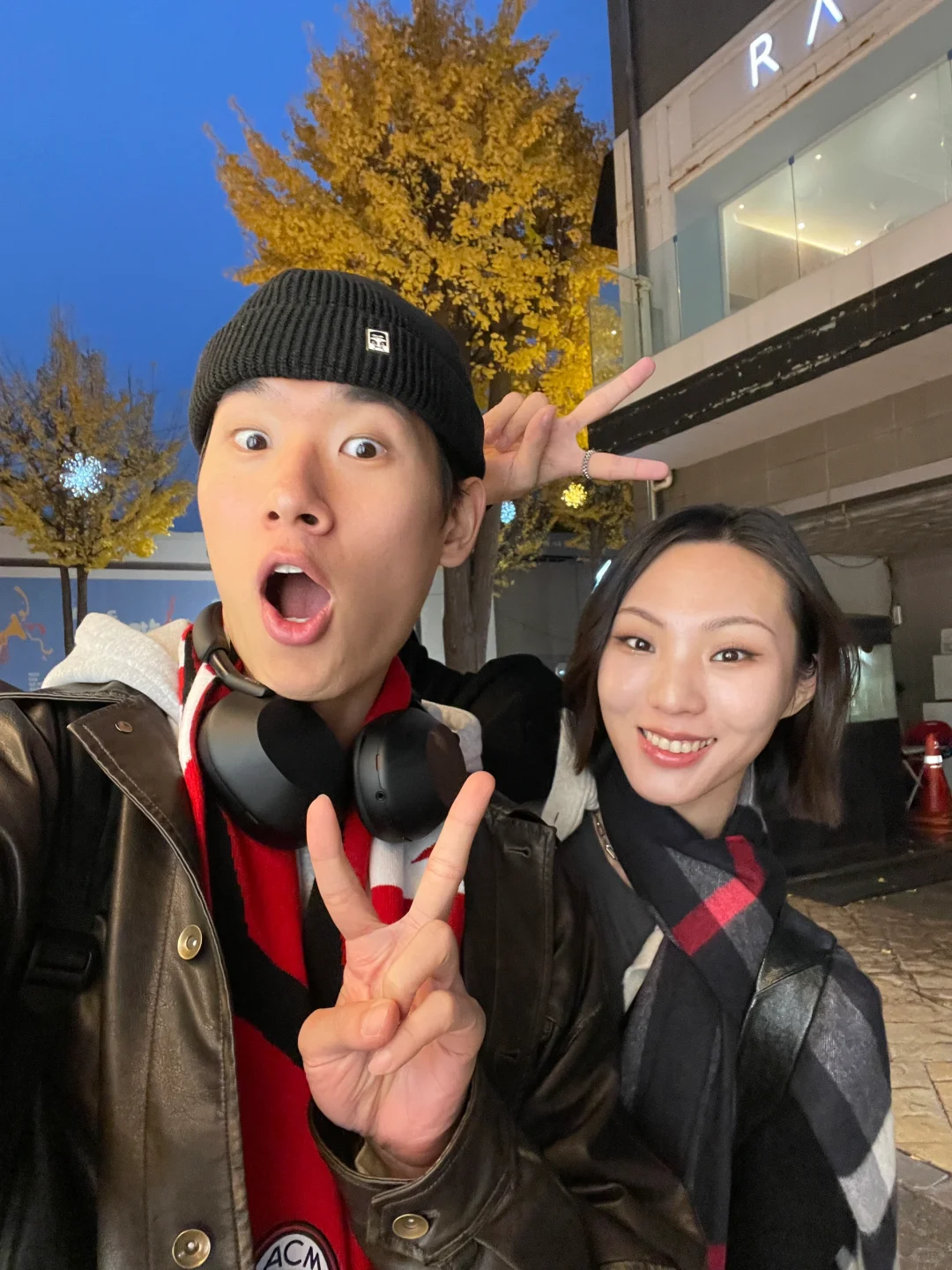 和网红狐狸合影