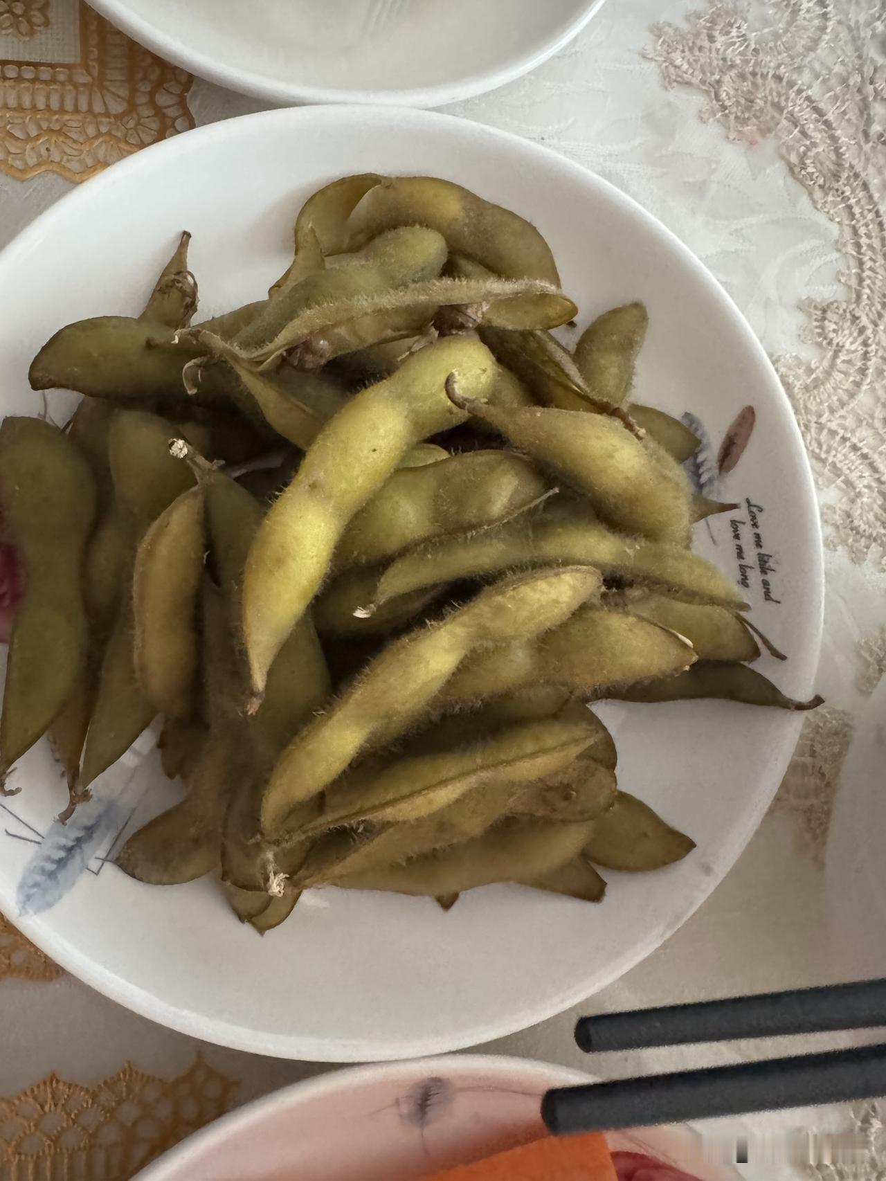 靠谁都不如靠自己。
有些人你对他越好，他以为就是应该的。所以说善良有时候也是不对