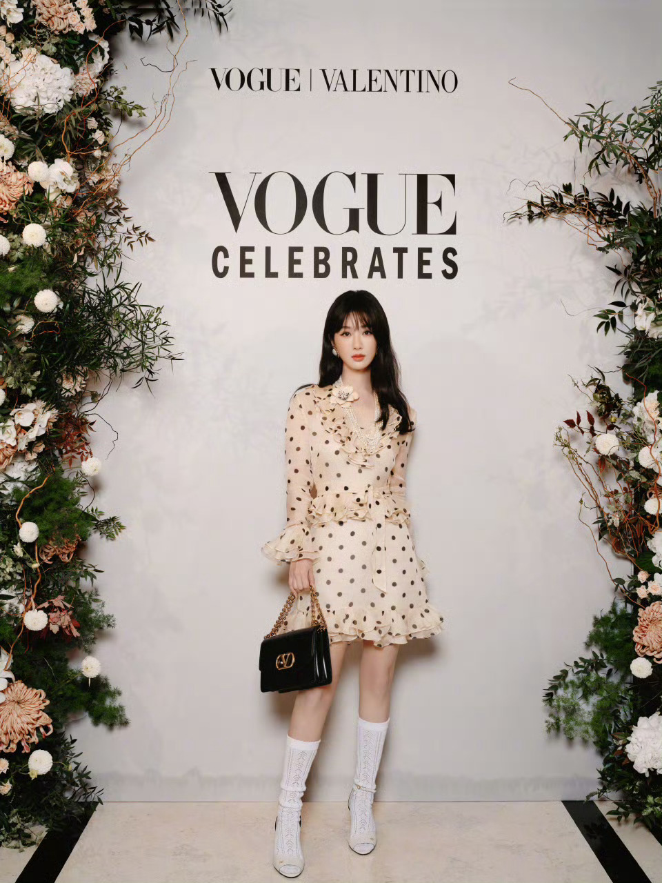 杨紫港版VOGUE开年封面期待爆剧女王杨紫VOGUE HONG KONG 202