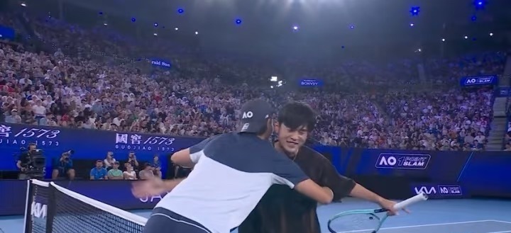 张之臻回应周杰伦没碰到球有一说一这个比赛速度还很快周杰伦对于这次的比赛还是很迅速