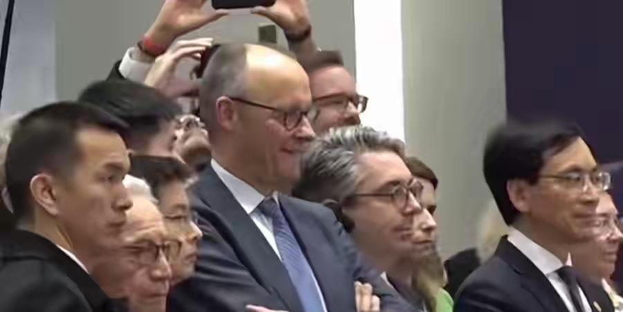 德国总理默茨亲临杭州，见证人形机器人惊艳功夫秀震撼时刻

当高科技遇上传统文化，