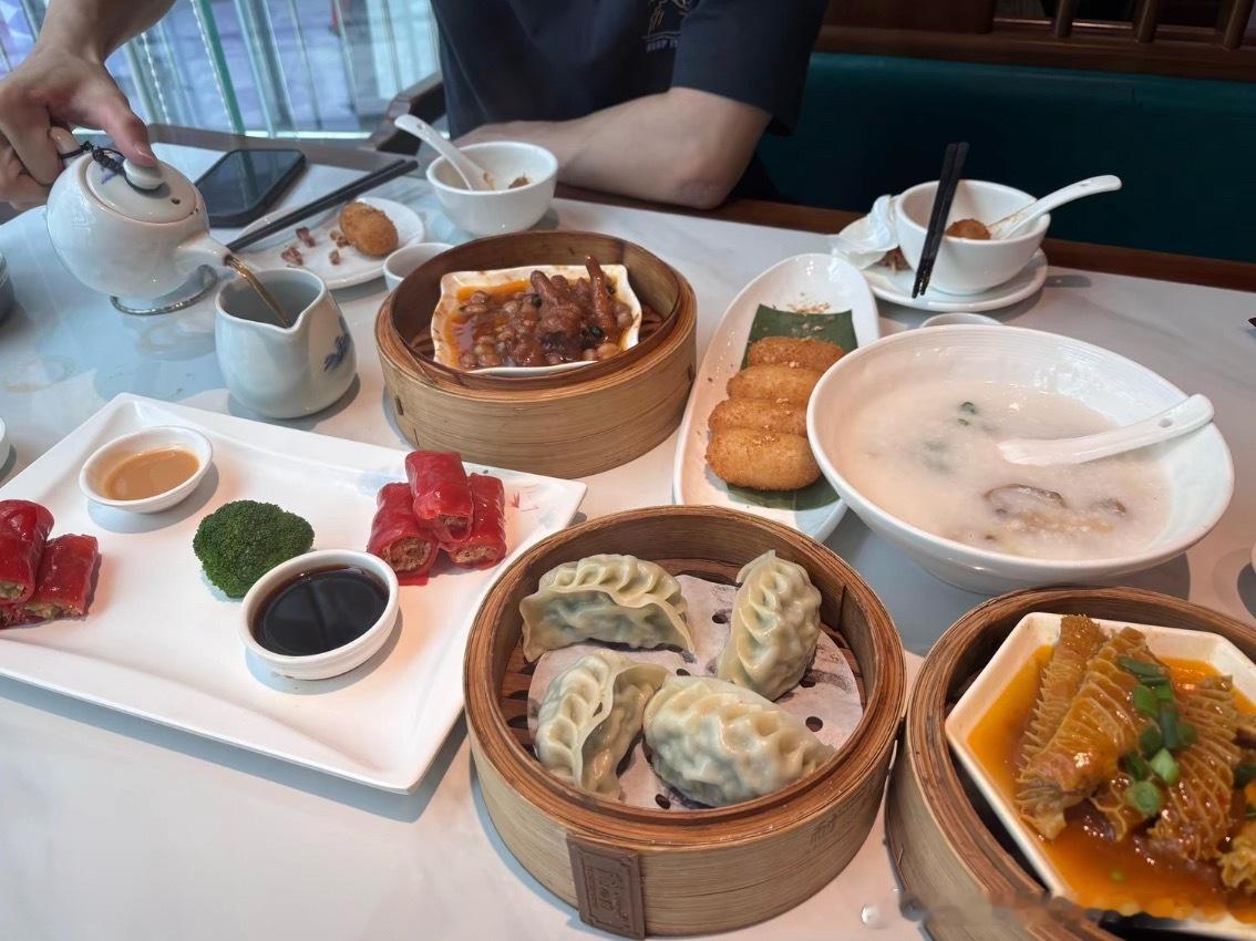 开车溜了一大圈，发现还是早茶来的实在，开吃。黄金金价黄金现货外汇黄金原油博弈大师