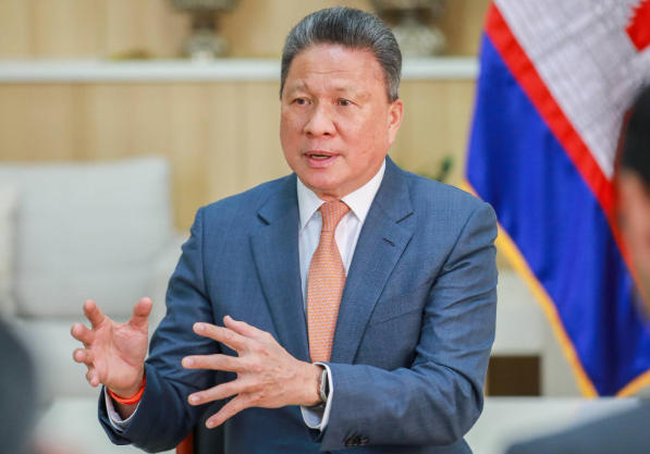 柬埔寨副首相放话：特朗普让我们惊醒，不能只依靠中国