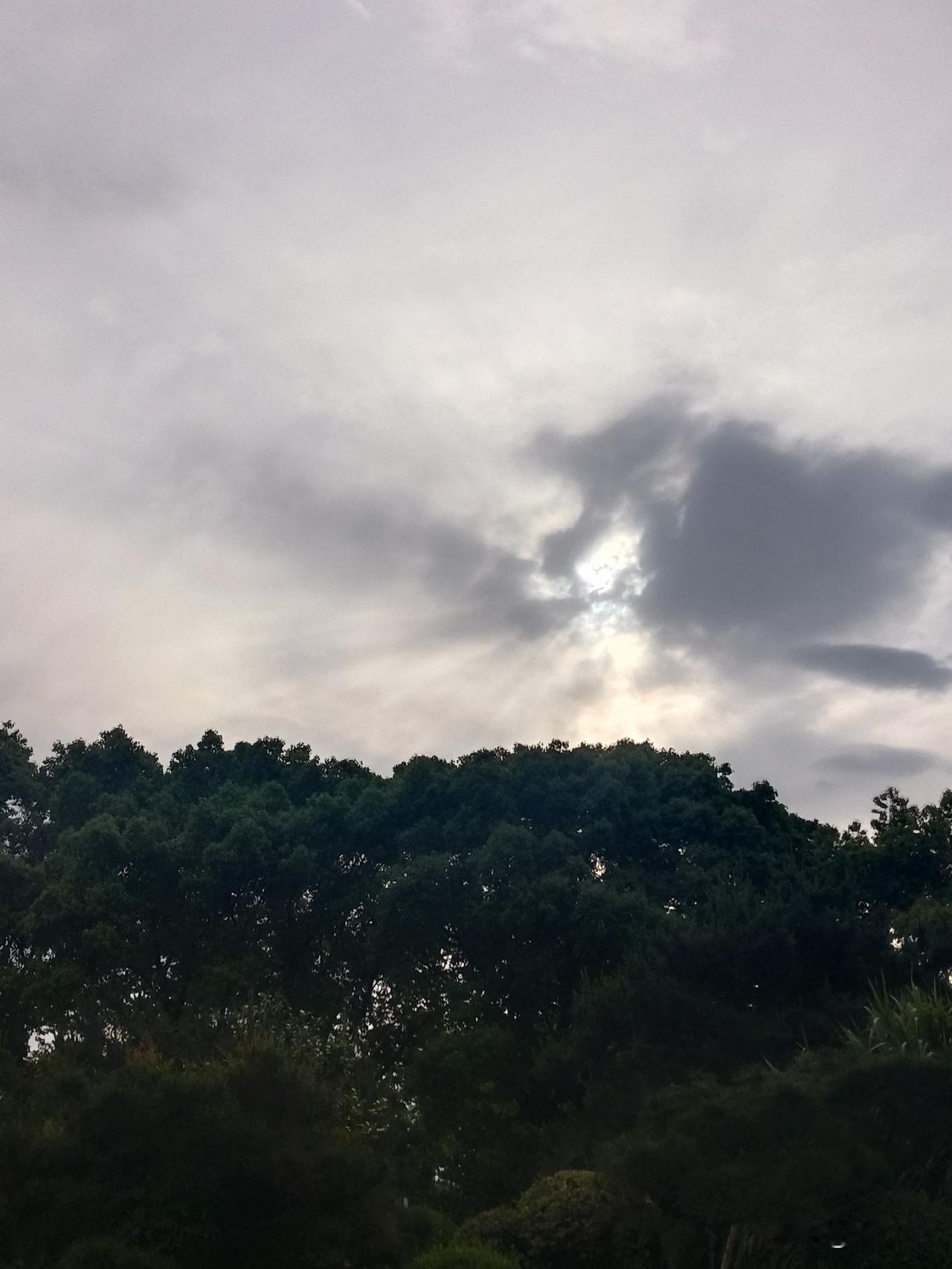 我们小时候有句话很流行，叫“到祖国最需要的地方去”。当然，这话主要是对人才、大学