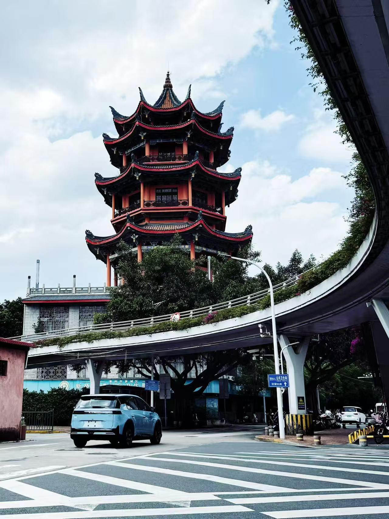 福建漳州旅游，江滨公园打卡攻略！
📍漳州市芗城区江滨公园
🎫门票：全天免费｜