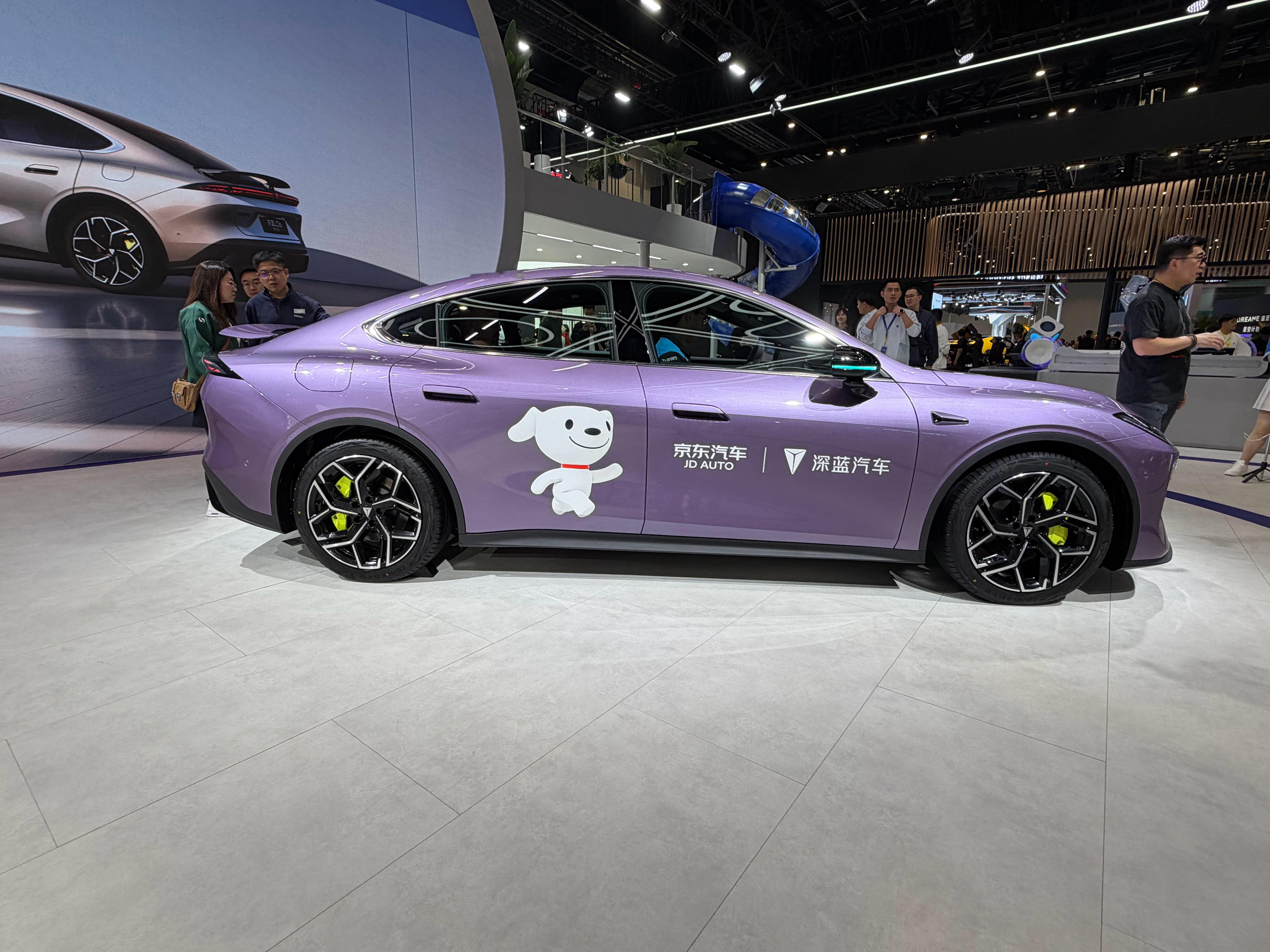 京东汽车和深蓝汽车的合作车型这尾翼很好看