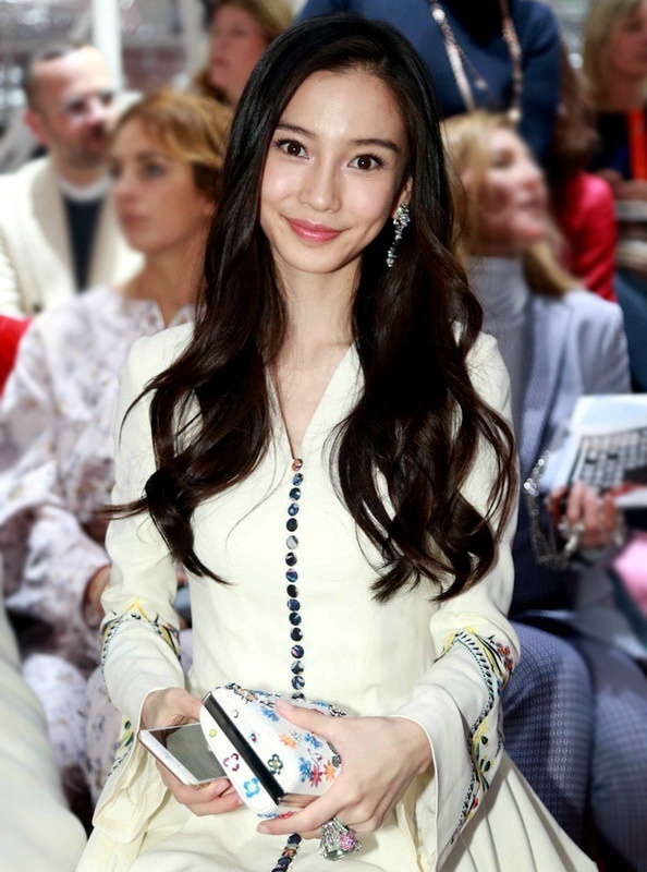 angelababy yy  angelababy 世界是流动的玻璃缸，而你是自