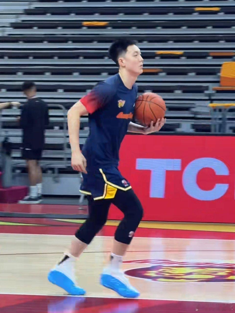广东队大名单出炉，久违的四外援合体，杜润旺回归顶替焦泊乔，张文逸进入轮换，徐昕、