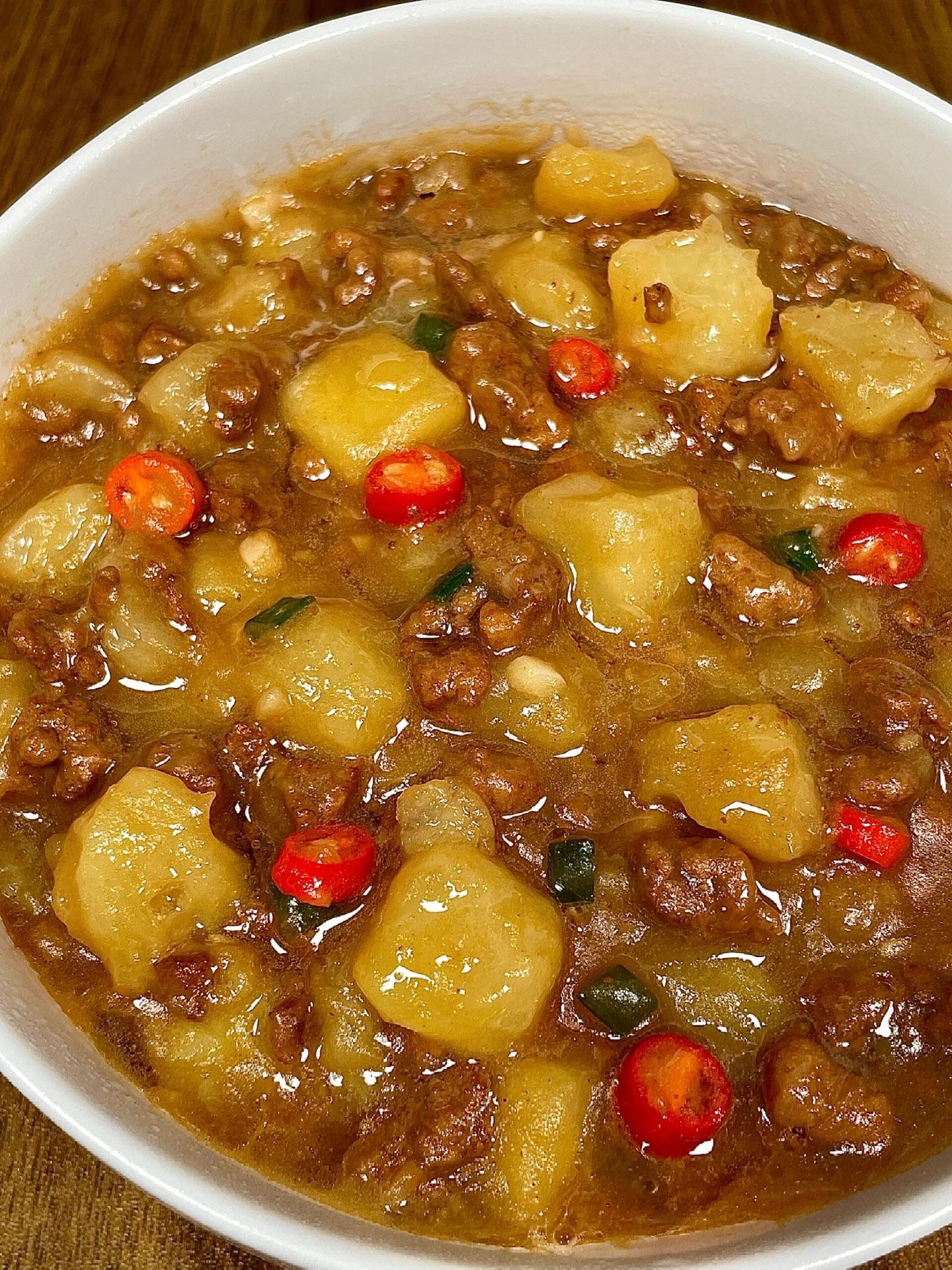 这个肉末土豆真的香，嘎嘎香。土豆肉沫！贼香！ 出锅配上米饭，嘎嘎好吃！...