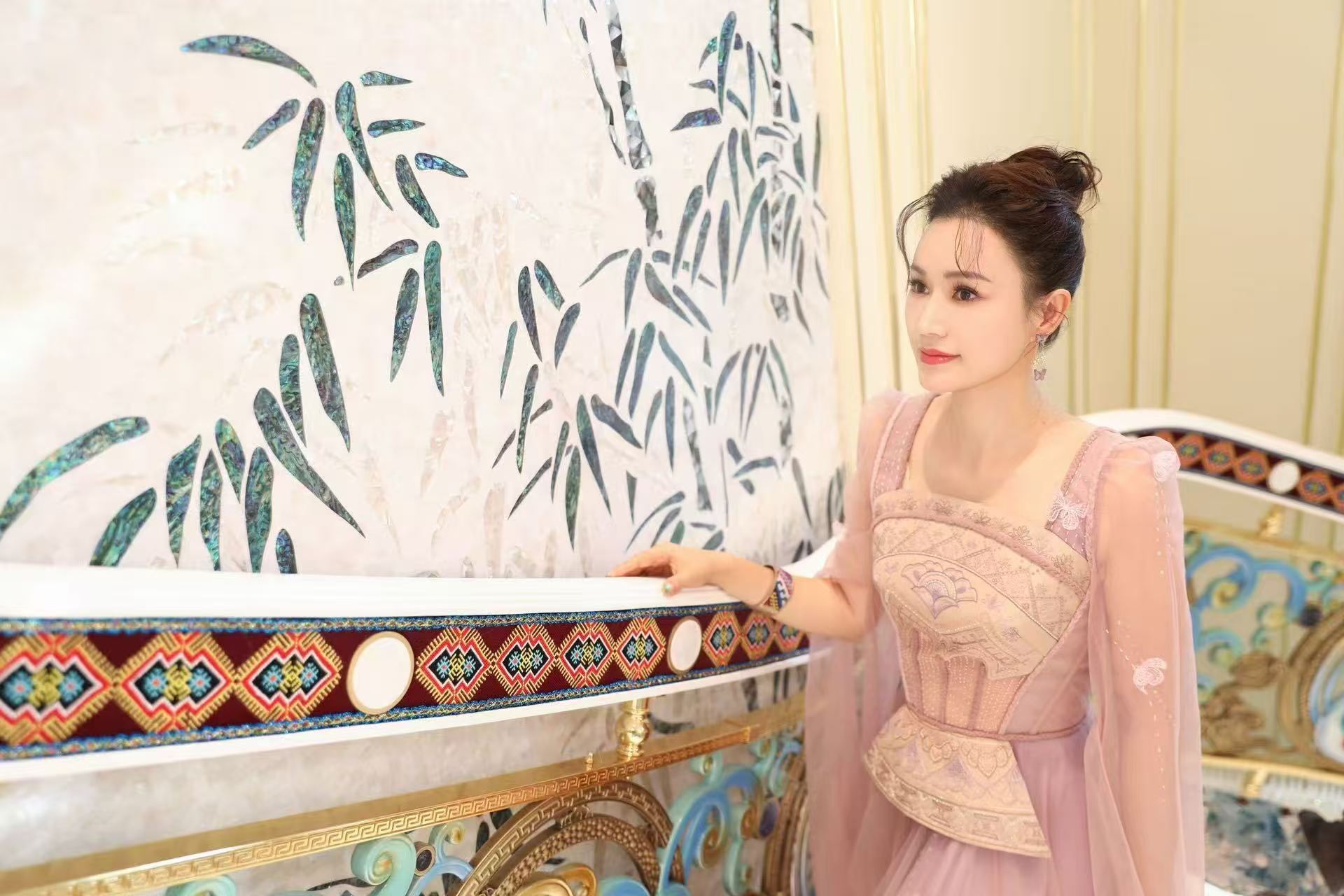 春节氛围感是我道人间好给的 这么好的一首歌曲，这个歌词诠释了充满了国风的韵味，好