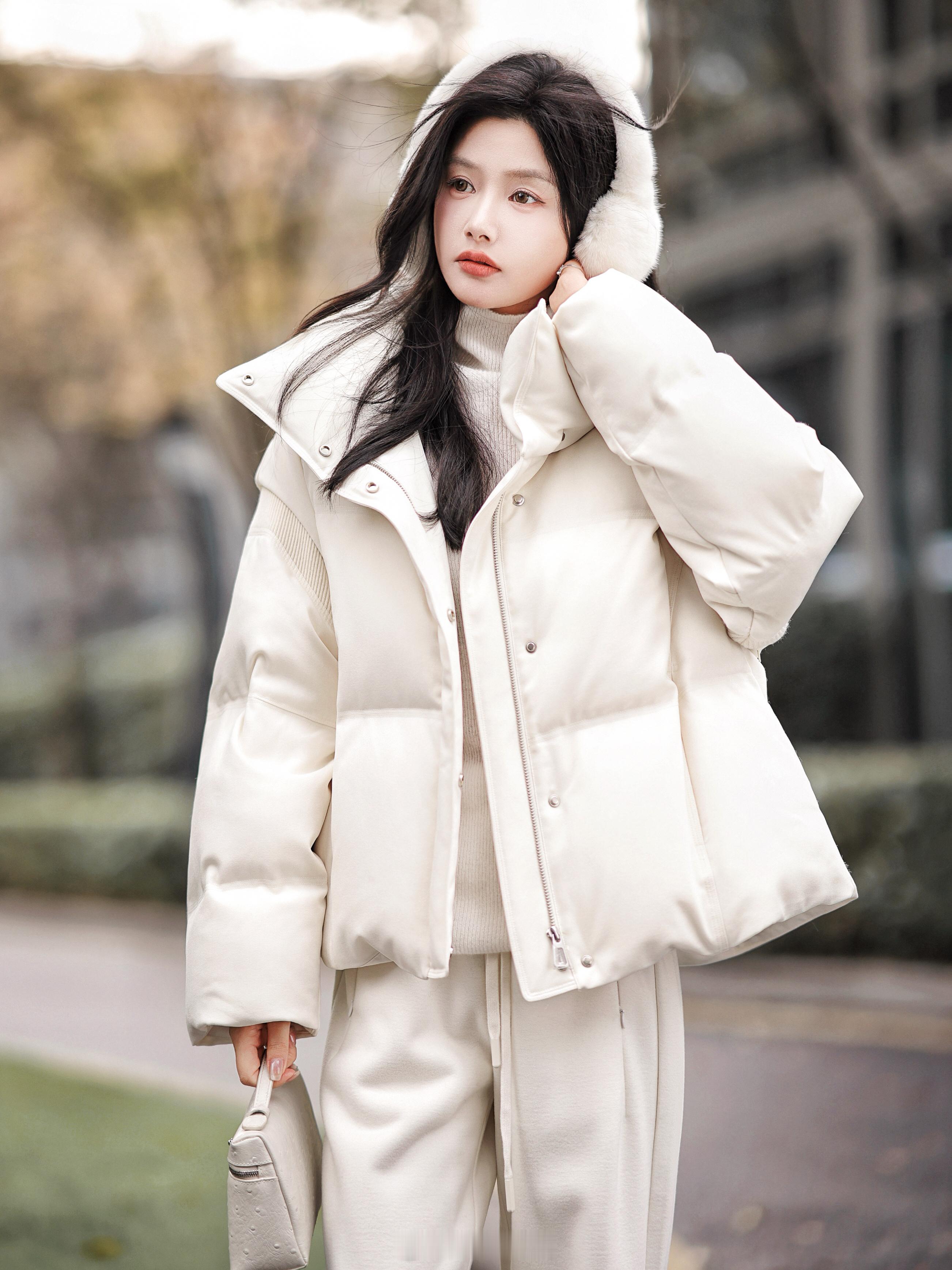 会变魔法的羽绒服哈哈哈 袖子一拆就又是一件衣服 马甲/羽绒服两穿哦[doge]还