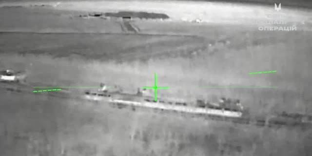 乌军手搓的带星链的自杀无人机fp2攻击了俄军纵深目标
前面油罐车编组站在 48.