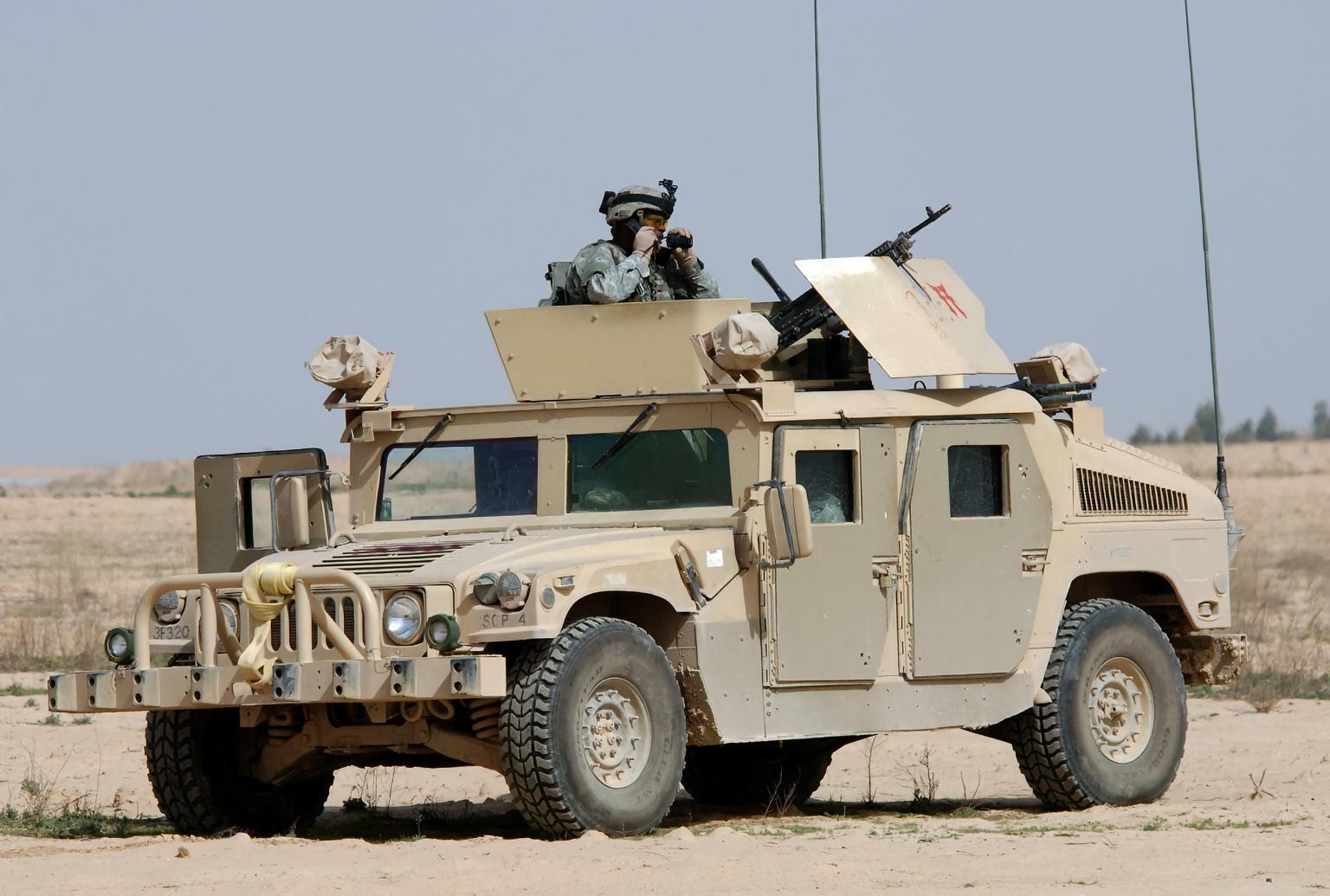 每天认识一件兵器 美国“悍马”装甲车说到美国的军用车辆，绝大多数人会想到“悍马”