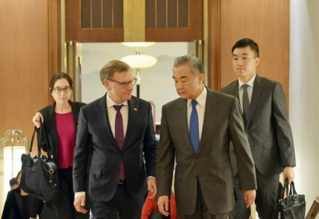 德外长：还是“好同志”

王毅接见德国外长瓦德富尔，他语重心长一番话热翻天了：“