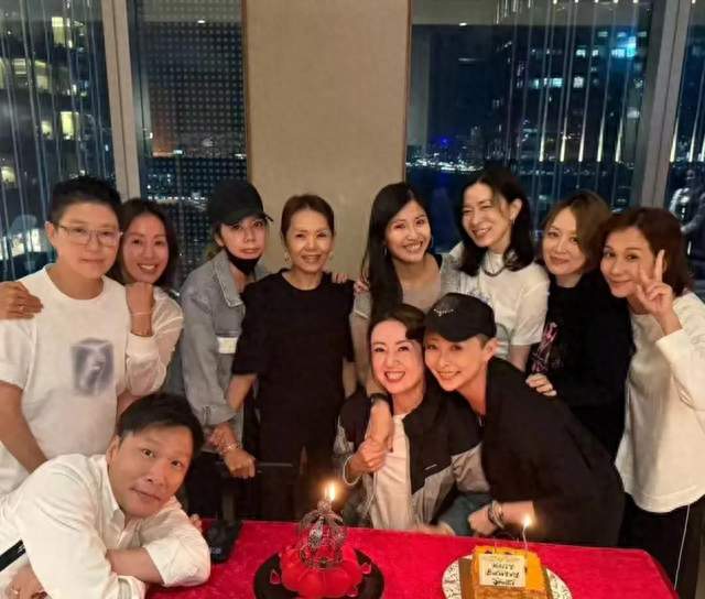 钟丽淇留医ICU！七魔女姐妹连日前往探望，众人现身医院避谈病情