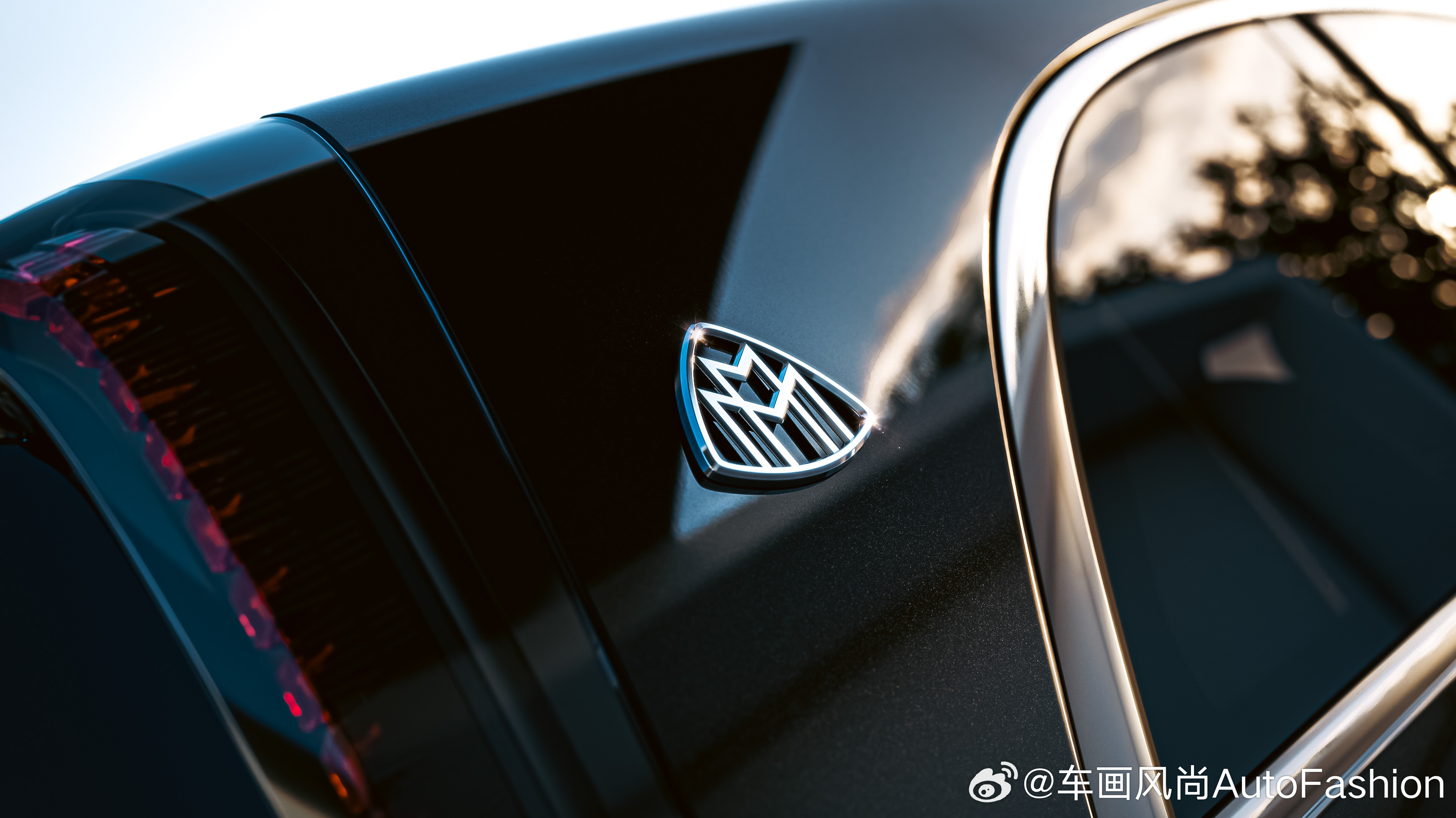 【全新梅赛德斯-迈巴赫VLS开创超豪华MPV新境界】2025年，梅赛德斯-奔驰推