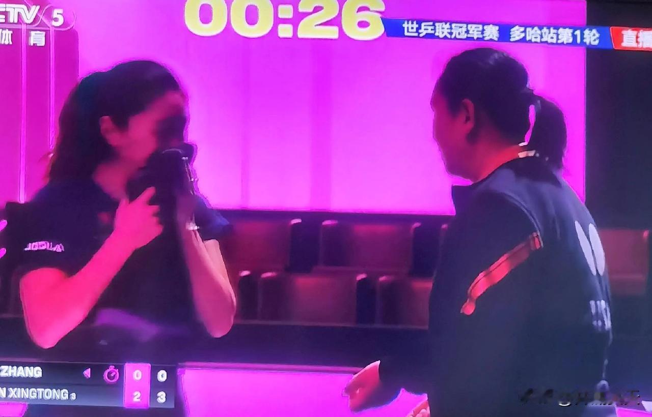 陈幸同把美国的张安打服了，包括张安的教练。
这位教练人也实在：咱打不过她（陈幸同