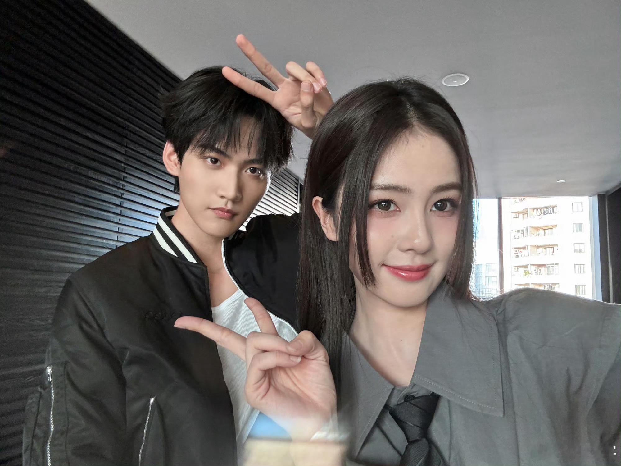 #娱乐[超话]##白鹿周柯宇友谊##白鹿周柯宇的合照# 白鹿晒了和周柯宇的合照，