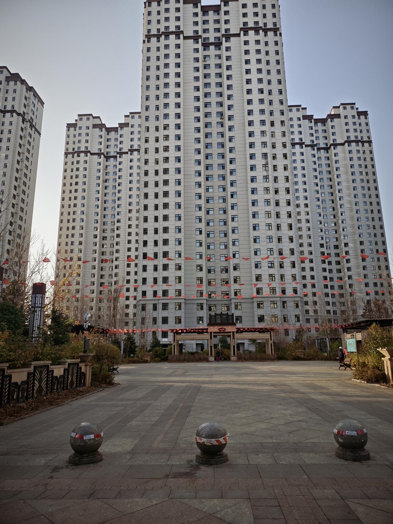 我要学会荣辱不惊，心存淡定，不能够什么事都自己思考琢磨。然后就郁郁寡欢，自己要是