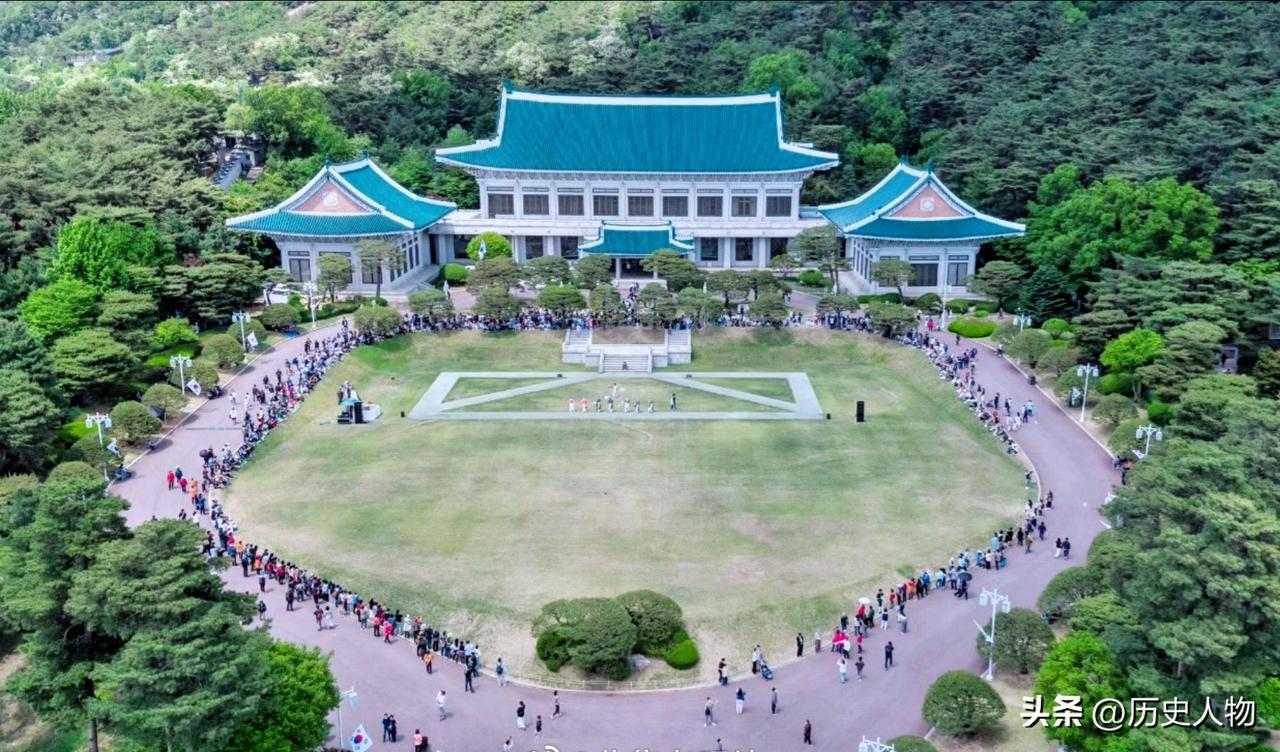 左图1，韩国总统府青瓦台
中图2，湘潭市殡仪馆
右图3，古代中国皇家建筑

结论