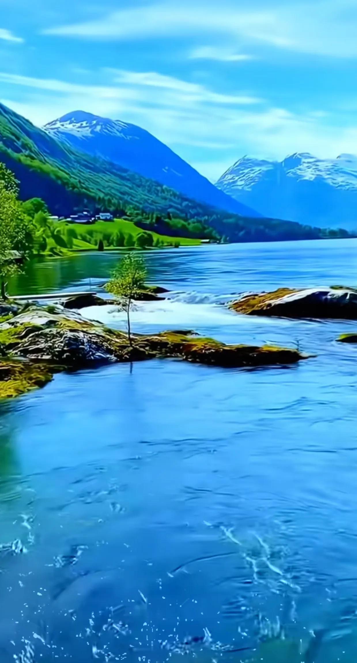 🌊细流汇成海，🌿劳动铸辉煌，🌄山涧与水，🏞️大妈河美景，🌫️感受自然，