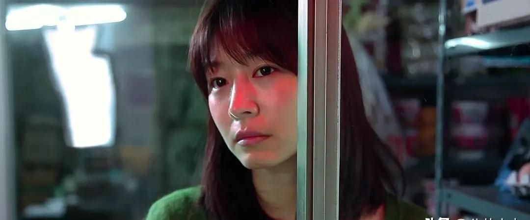 施暴者，往往是最初的受害者。
韩国最新数据显示，家庭暴力举报量激增17%。
而其