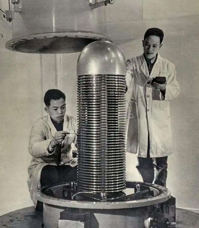 制造核武器真的很难吗?首先要说的是，制造核武器极难，第一，核心是材料，第二，是工