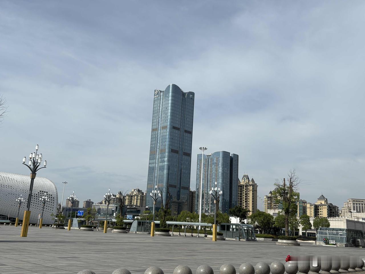 因为工作原因，再一次出差到了重庆永川，这个呆在直辖市边上的“区县”，但也确实是第