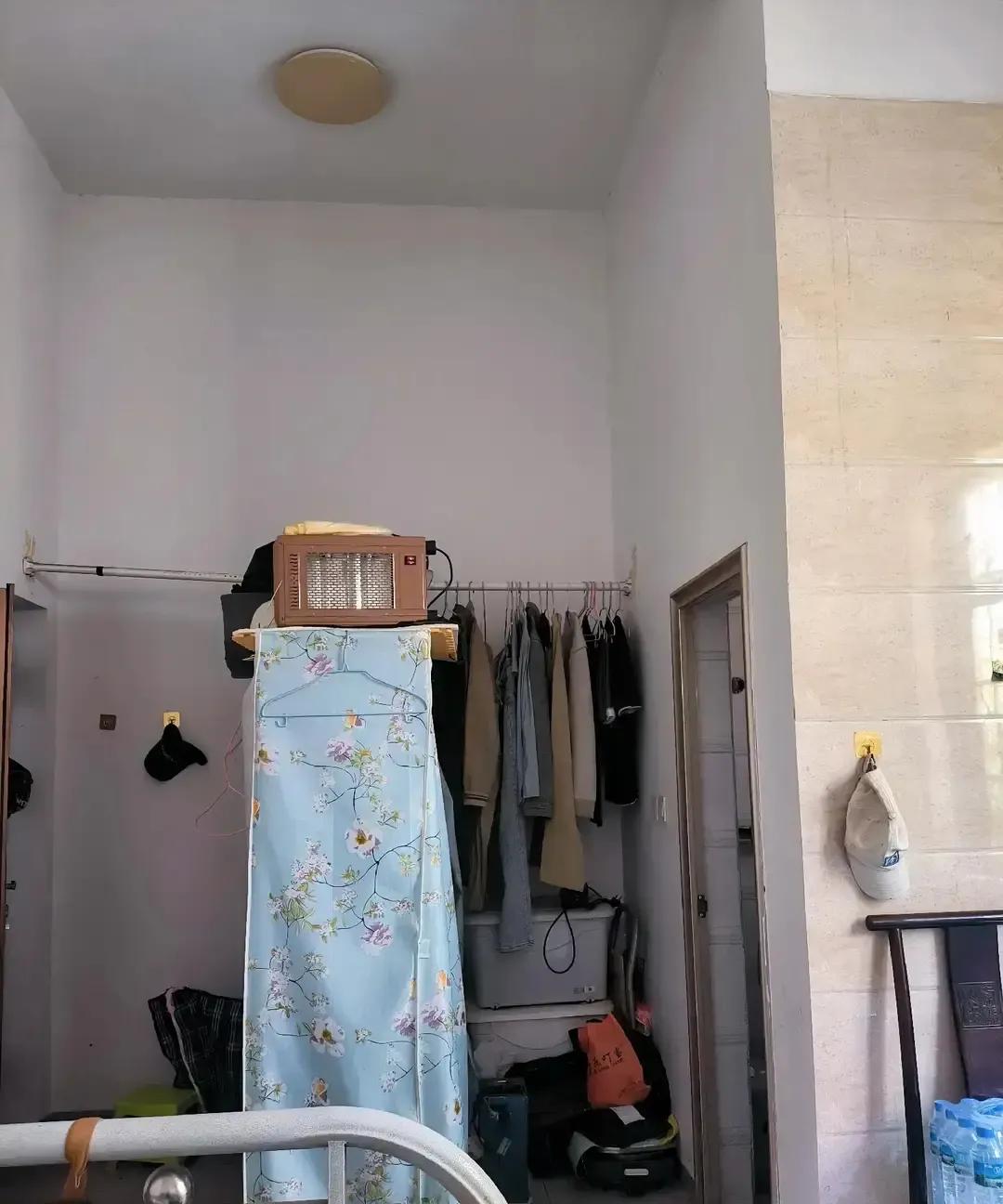 作者凌晨发长文吐槽室友六点咣当洗漱还翻他冰箱，说当面怼了回去，准备找房东赶人。