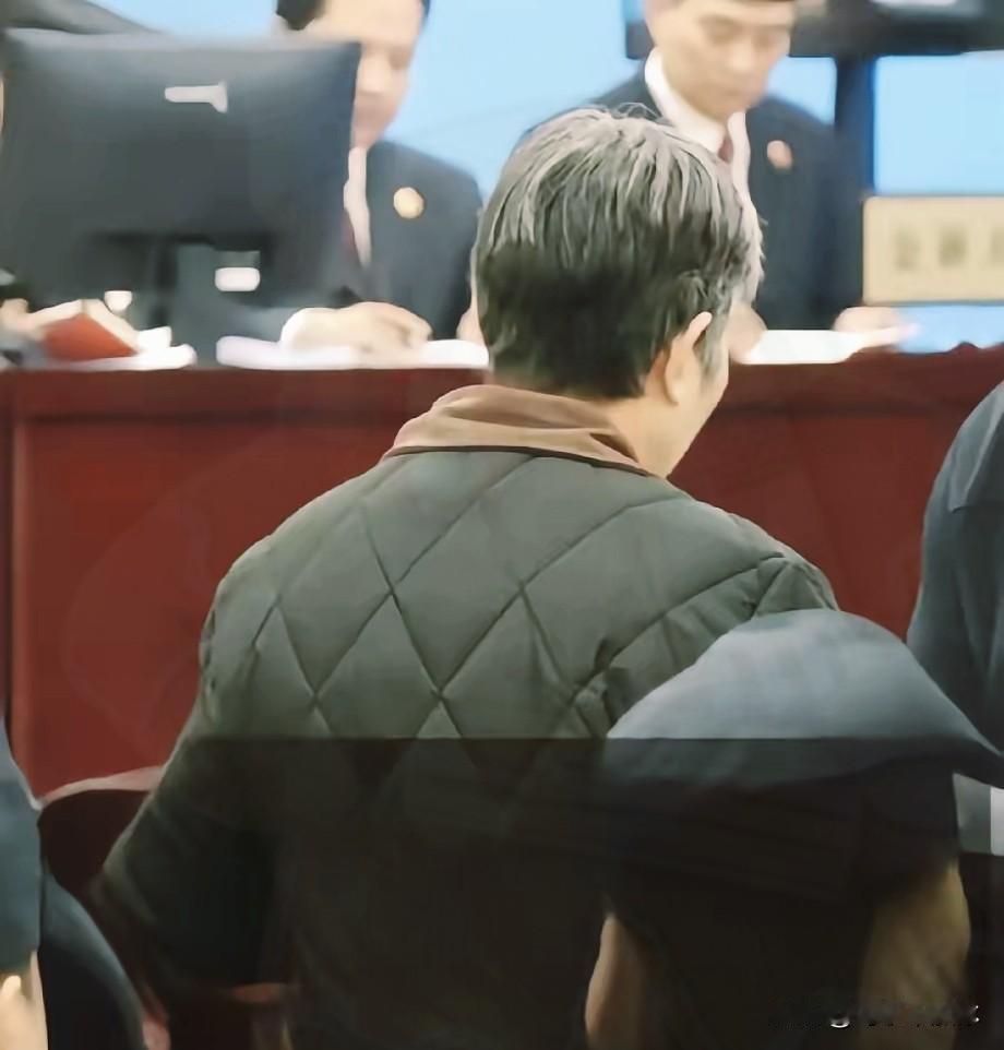 最让人心寒的，其实不是那六年的刑期，而是判决书上冰冷的“宿管阿姨”四个字。

5