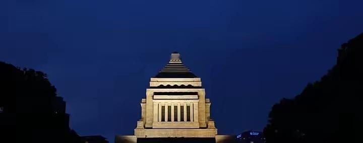 日本此次大选自民党与维新会合获352个压倒性议席，显见日本社会整体向右，高市继续