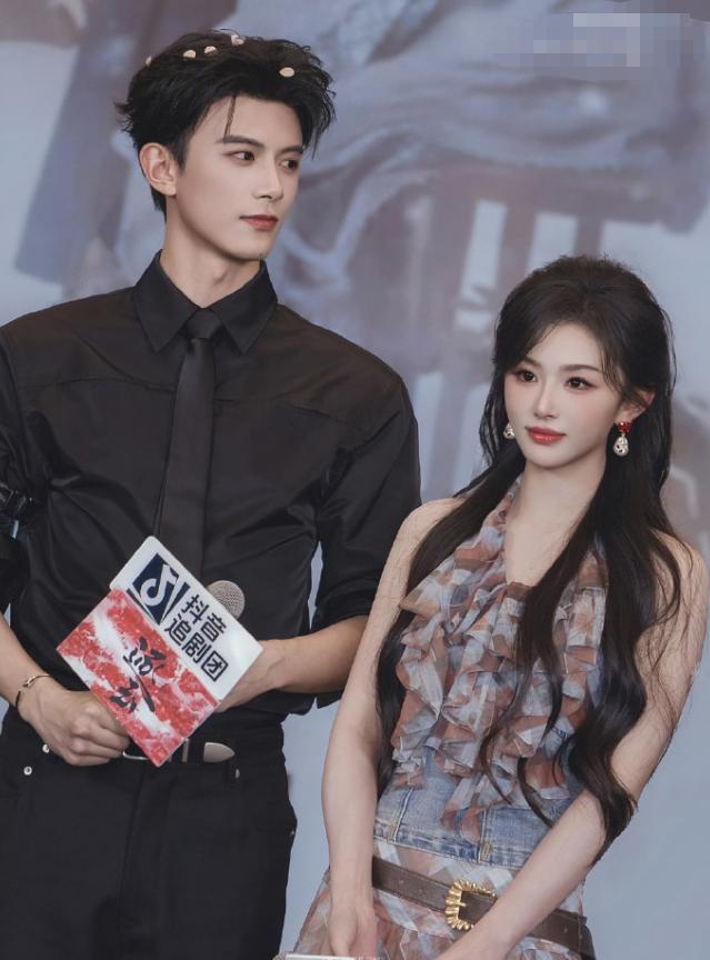 网传《等风热吻你》主演在谈孔雪儿邓凯！
《逐玉》这对副CP的强制爱确实拍的挺有意