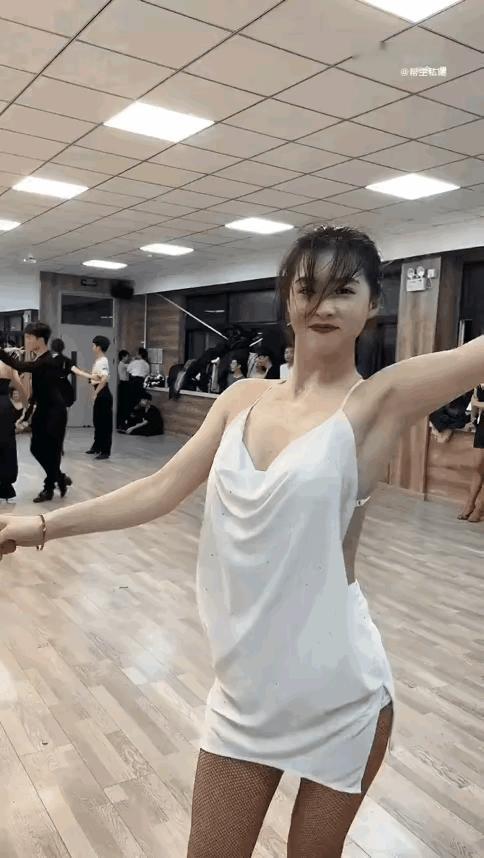 虚心请教，一点也get不到这种舞蹈的美点，哪位大神给解读一下？