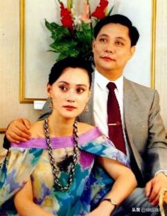 1983年，21岁的宋佳与京剧名家张学津结婚。几年后，却发生了一件大事，事后宋佳