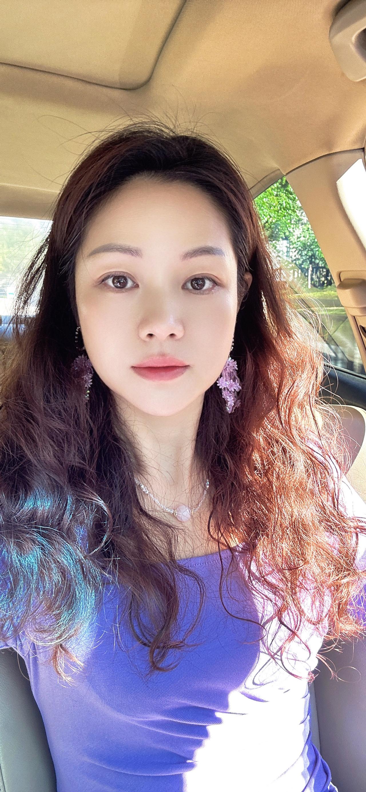 冬天的阳光，静暖时间里，落在岁月的街巷，透过那窗前，在今朝的路上回眸，太多的光阴