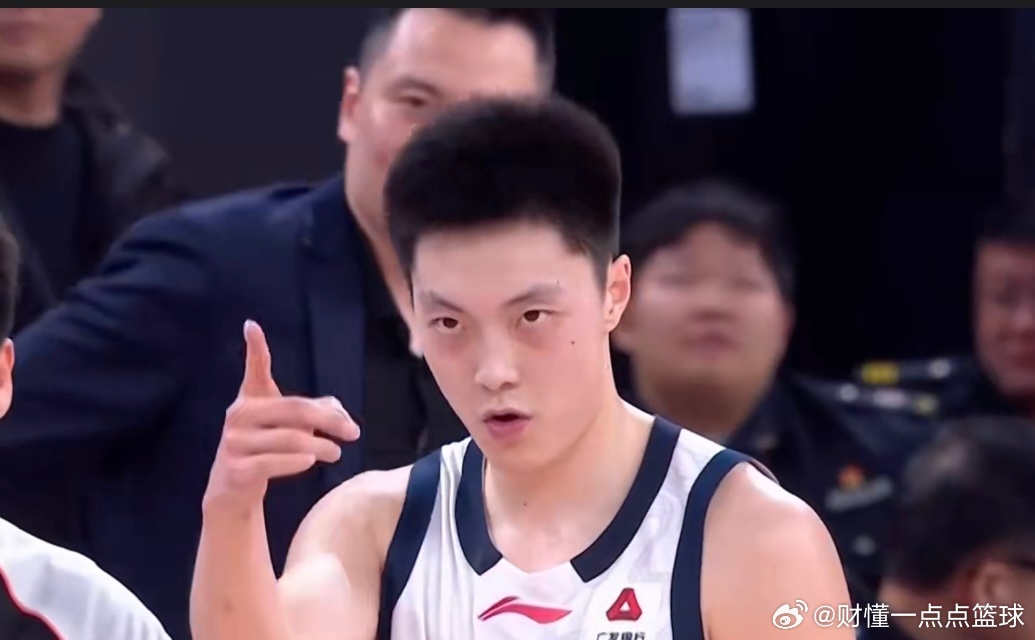 广东男篮今晚对阵四川12人大名单来了！崔永熙、焦泊乔缺阵，张文逸顶替杜润旺，张皓