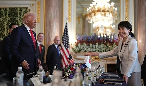 10月28日，东京元赤坂的迎宾馆，美国总统特朗普与日本新任首相高市早苗举行首次面