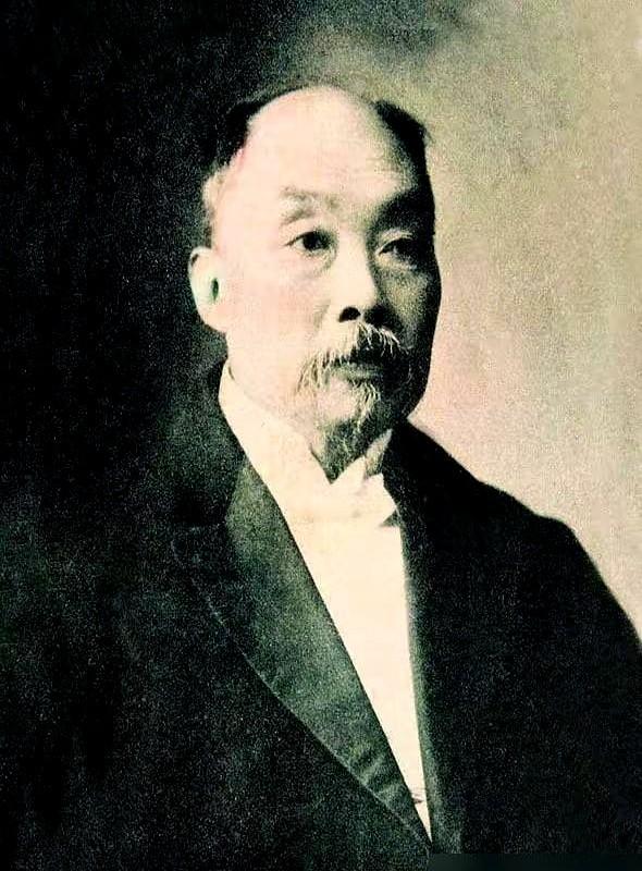嘲笑剧组搭假景、牌匾写错字的网友，这次踢到了铁板。
　　《江海潮生》压根没去横店