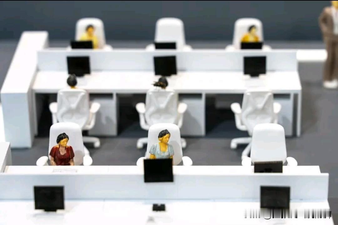 当你铁了心地要辞职时，领导却极力来挽留你，这个时候你可能会犹豫了，但你会碍于面子