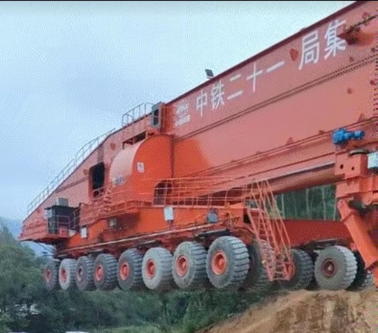 难怪号称“基建狂魔”，光这修路的大型机械就已经够吓人了！