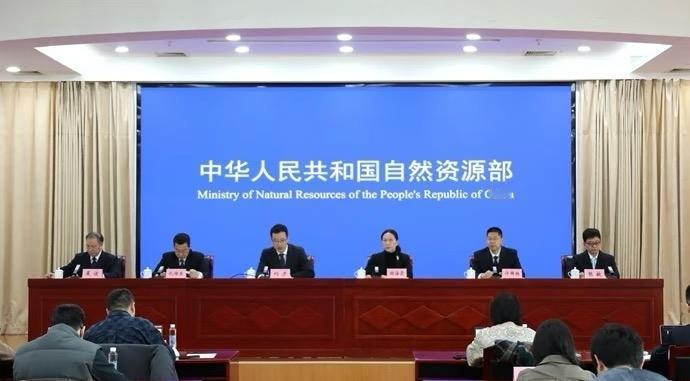 别慌！“不给房地产批地”是误读。自然资源部说了，新增建设用地不搞商品房开发，但房