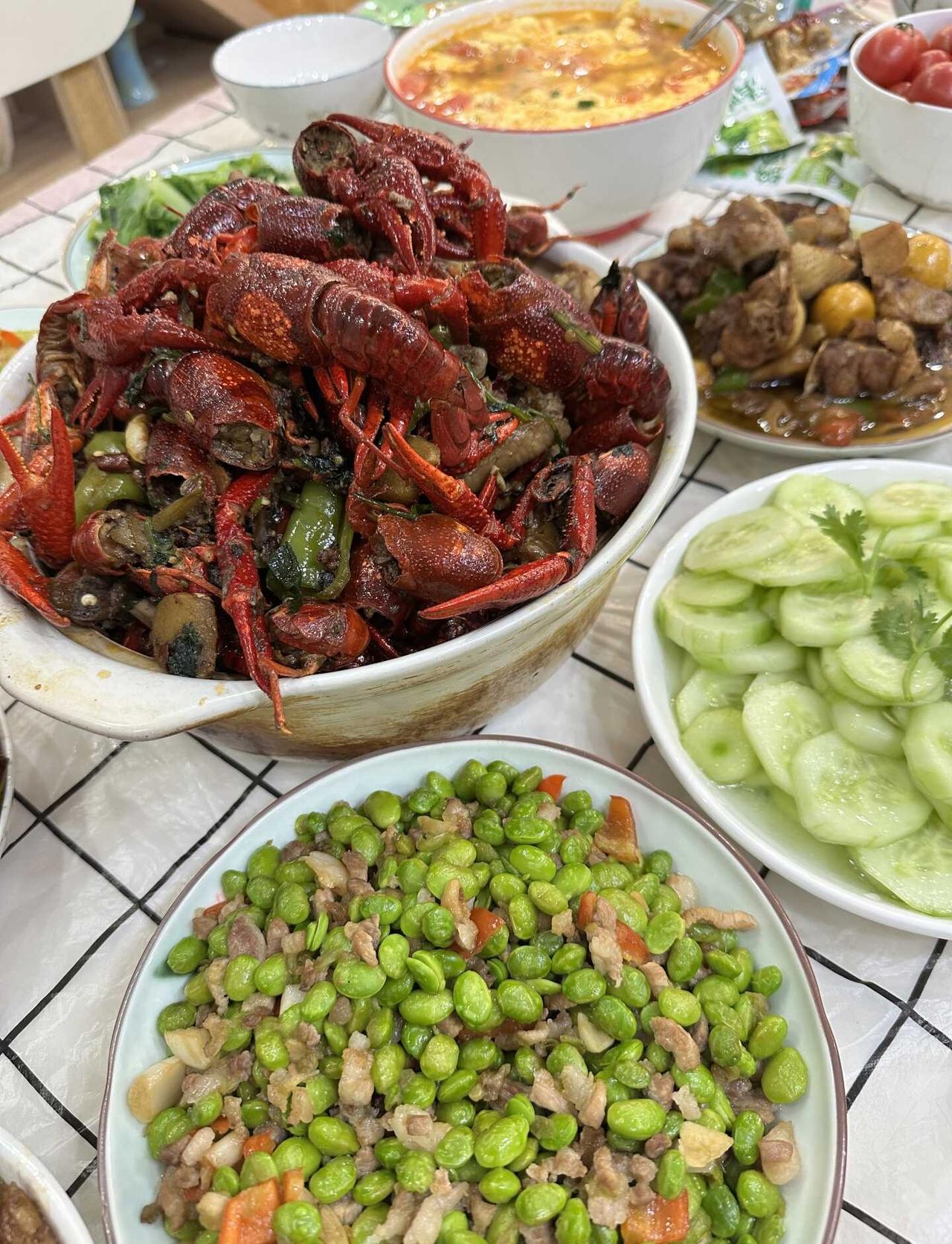 这么开心不睡了嘛
健身的意义不止于减肥 快乐起来吧 开心到模糊 吃饱喝足笑嘻嘻 