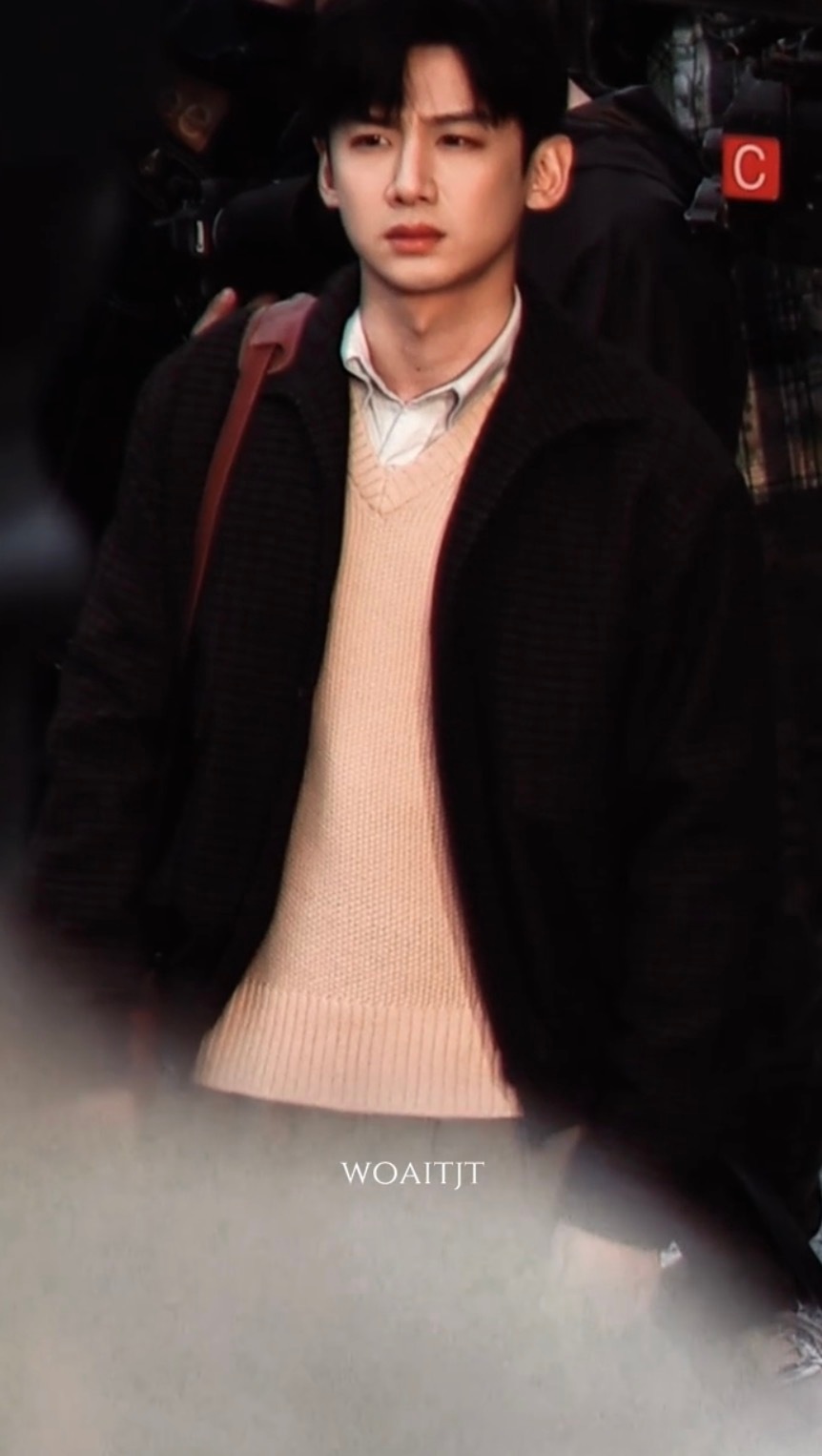 白敬亭战争和人民国造型白敬亭民国少爷路透 家霆少爷我等你等的好苦啊 