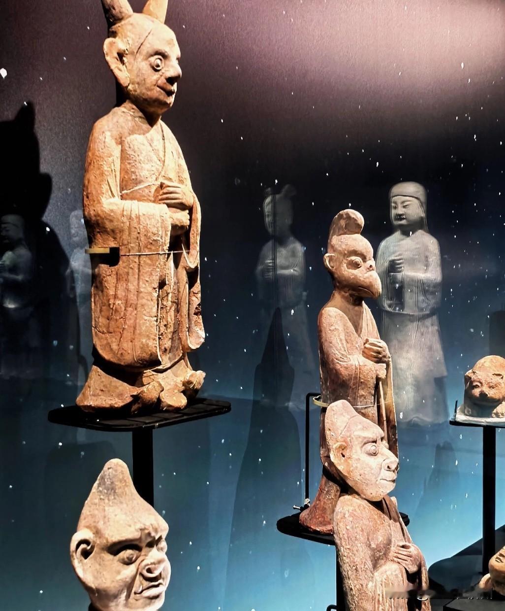 福建博物馆面向全社会征集文物，
这事被网友们喷惨了，
主要原因是，
有些网友扒出