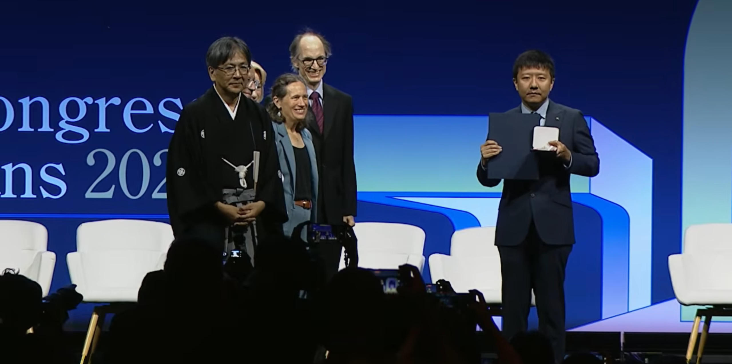 【祝贺！2位中国籍数学家获 菲尔兹奖 】据当地时间7月23日上午，2026年国际