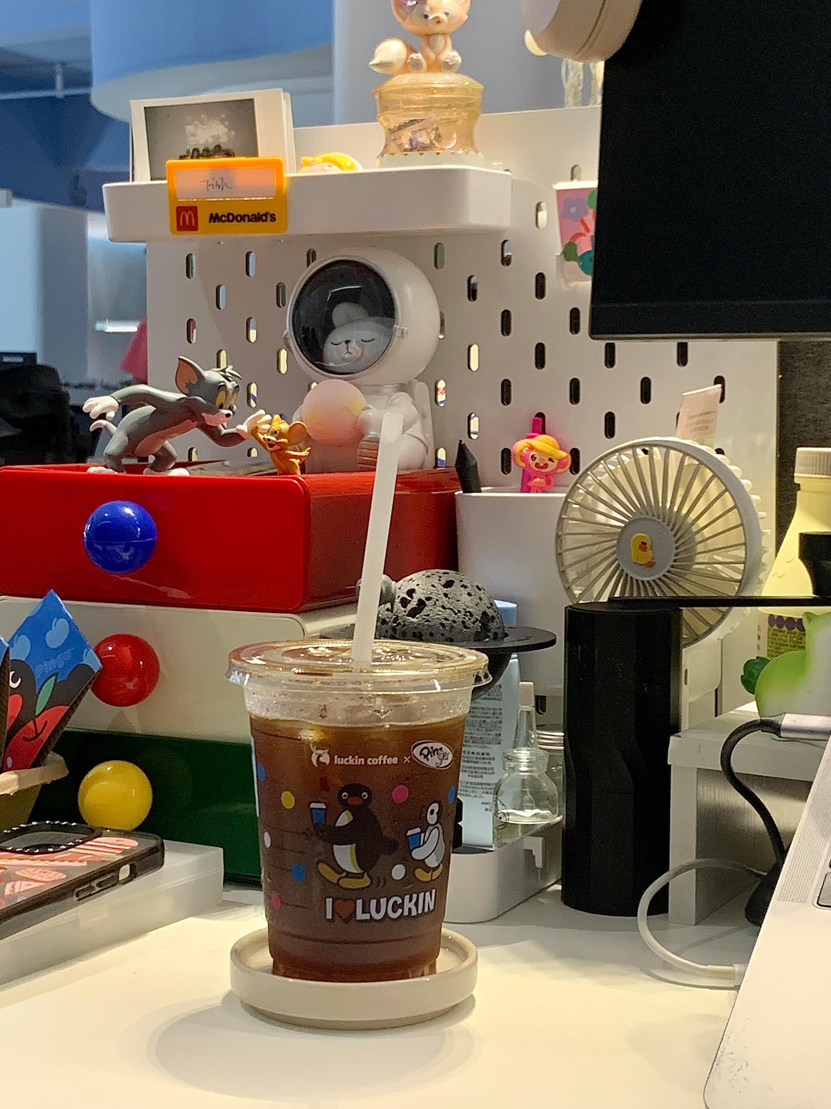 周五就这么给全世界好脸色[打call]虽然什么都没干还把冰激凌掉地上了但还是买束