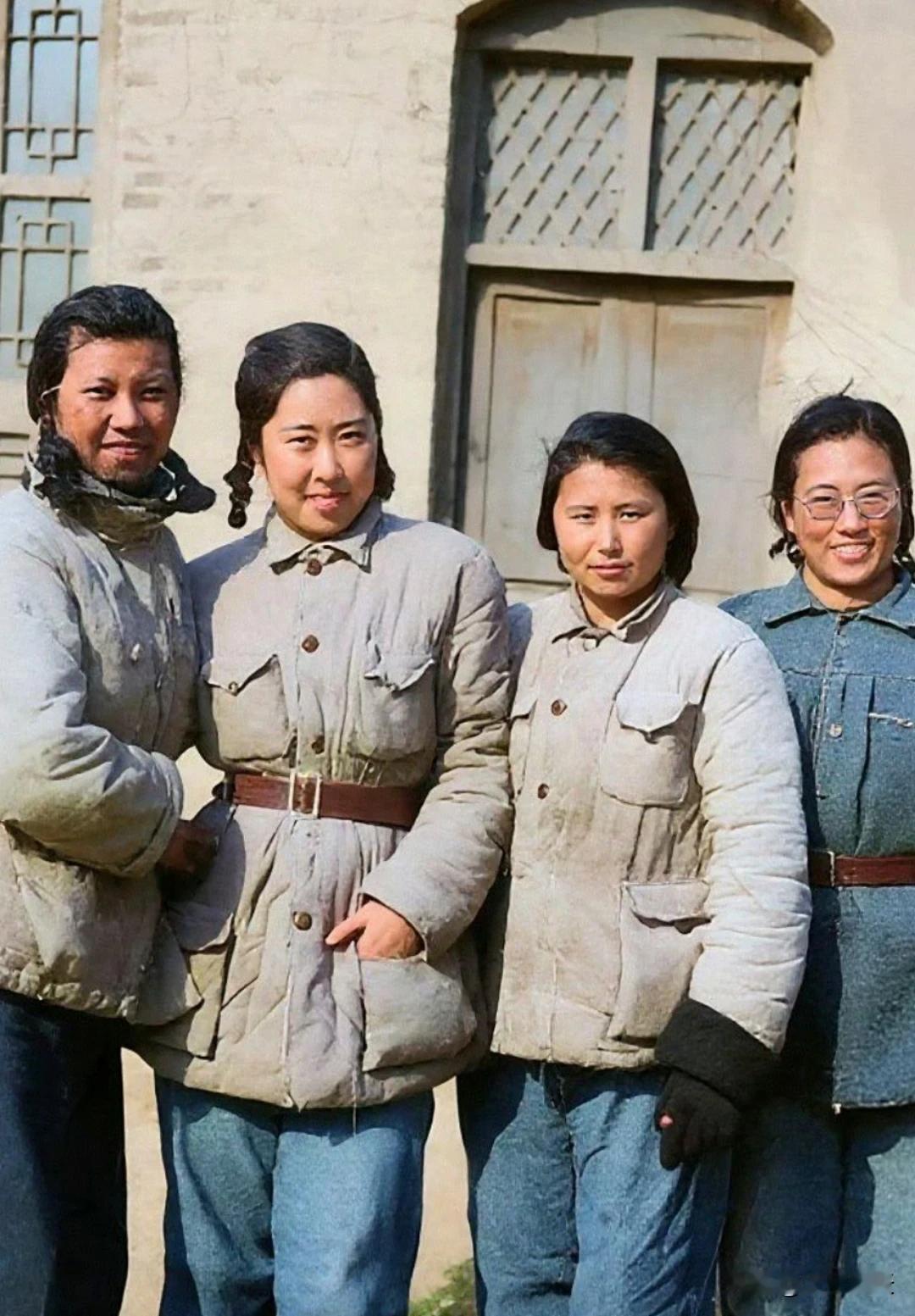 延安时期，这四位美女你认识吗？ ​​​