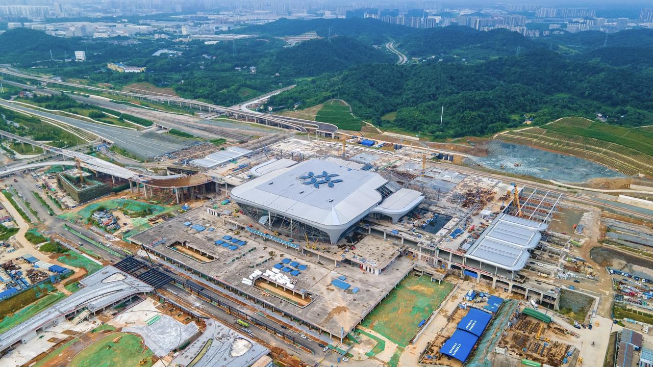 进度过半！长沙最大高铁站——长沙西站冲刺2027年底建成投运
 
长沙高铁西城建