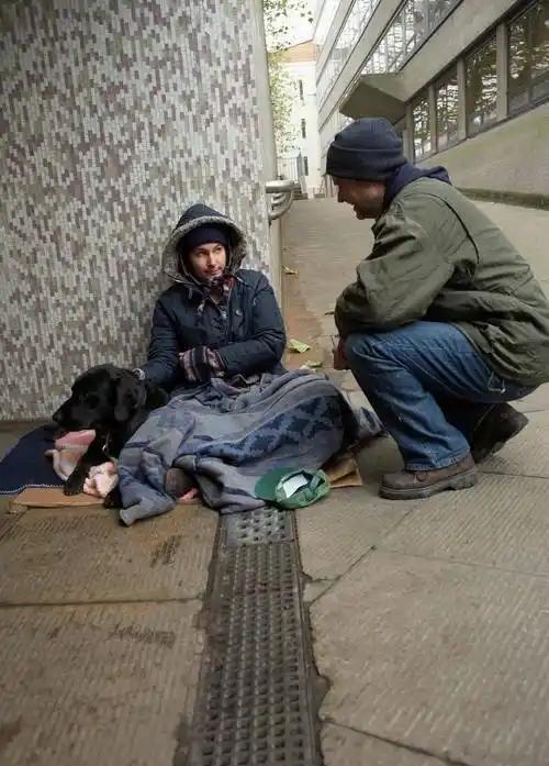 我问美国同学，为啥我们这边总感觉美国要完了？他没直接反驳，只是跟我聊起了他眼里真